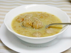 Sopa Torrada Amb Mandonguilles (Sopa De Pan Tostado Con Albóndigas ...