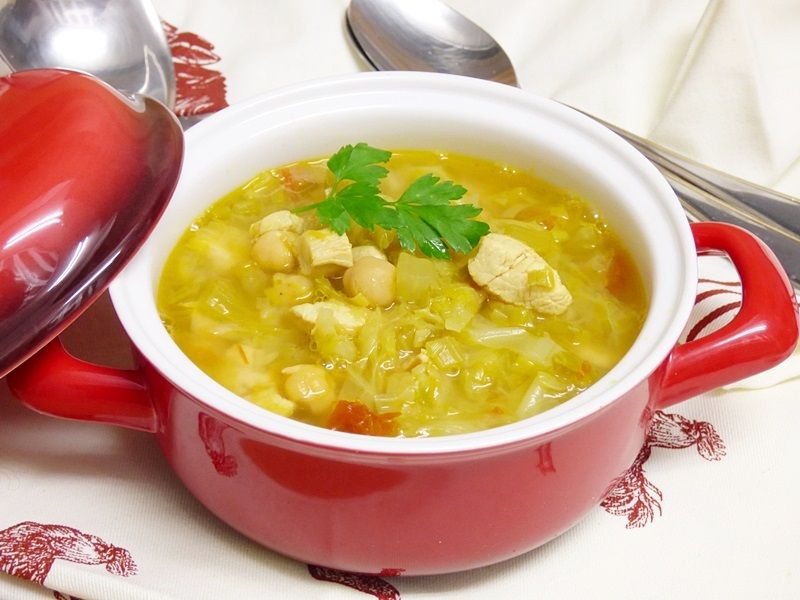 Sopa de col con pollo y garbanzos - Mis Cosillas de Cocina