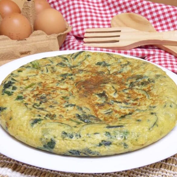 Tortilla De Patata Y Cebolla Con Espinacas Y Queso - Mis Cosillas De Cocina