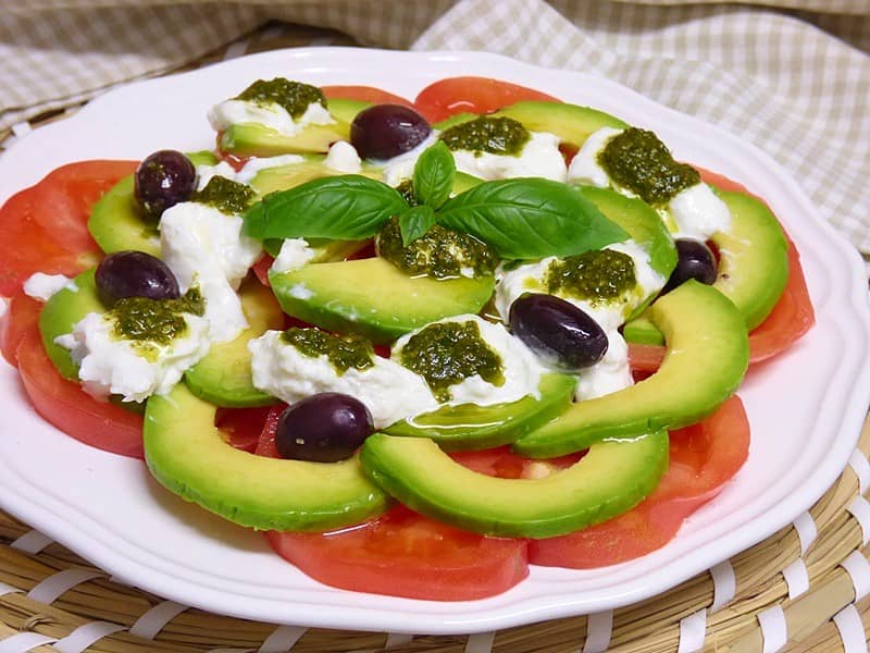 Ensalada de Tomate burrata y pesto