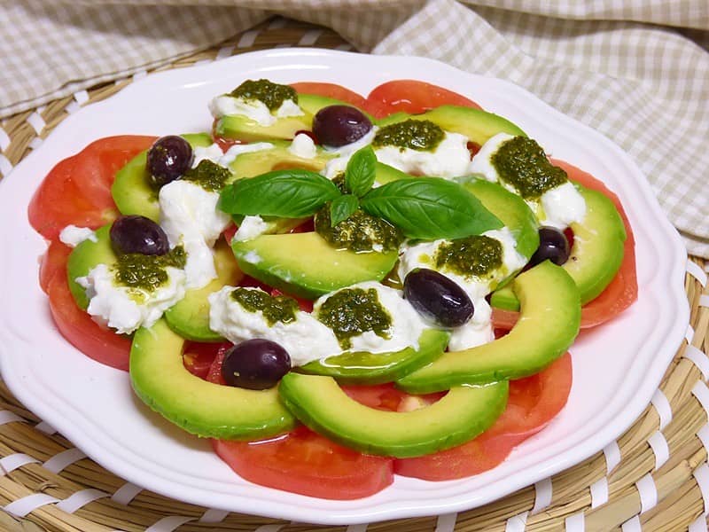 Ensalada de Tomate burrata y pesto