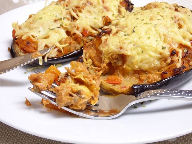 Berenjenas rellenas de verduras y atún en freidora de aire