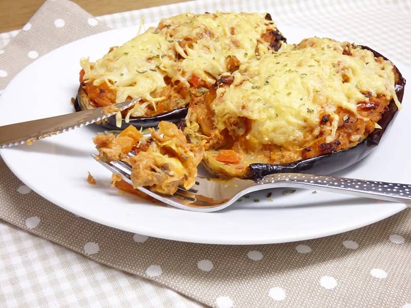 Berenjenas rellenas de verduras y atún en freidora de aire