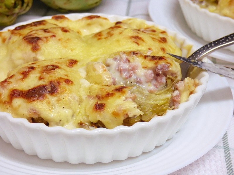 Alcachofas gratinadas con jamón y queso