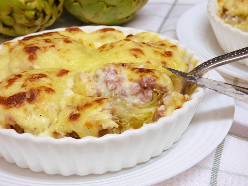 Alcachofas gratinadas con jamón y queso