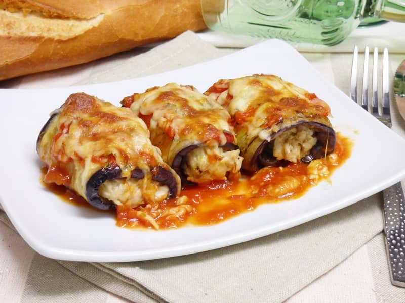 Rollitos de berenjena rellenos de pollo y queso